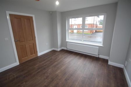 22 Weavers Court, Lurgan, Craigavon, BT66 8FB - Photo 2