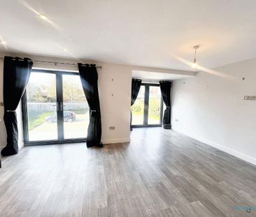 High Street, Henley-In-Arden - Photo 2