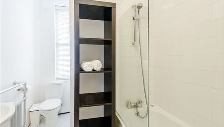 Elegant Mayfair Studio in – Hill Street, Mayfair, W1J - Photo 5