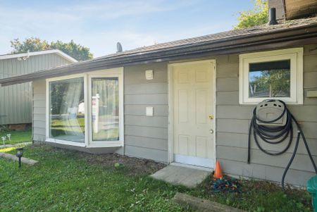 For Lease - 351 Winnifred Drive Unit# (East), Georgina, Ontario - Photo 2