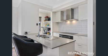 Fantastic 3 bedroom home with Solar - Photo 3