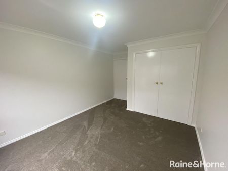 Freshly painted Villa in leafy West Orange - including white goods - Photo 5