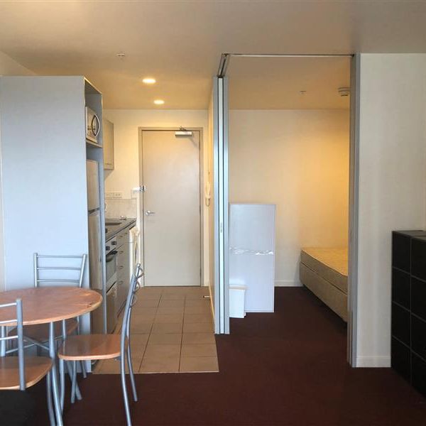 Popular Imperial Gardens apartment is waiting for new occupants! - Photo 1