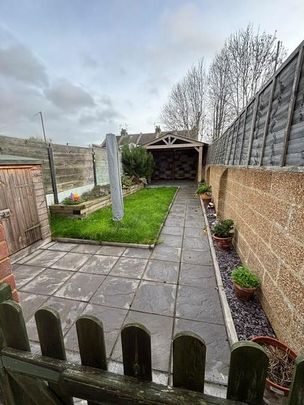 3 bedroom end of terrace house to rent - Photo 1