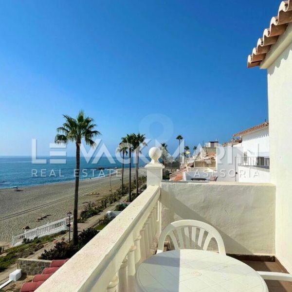 Beachfront Townhouse in Playa Paraiso, Manilva - Photo 1