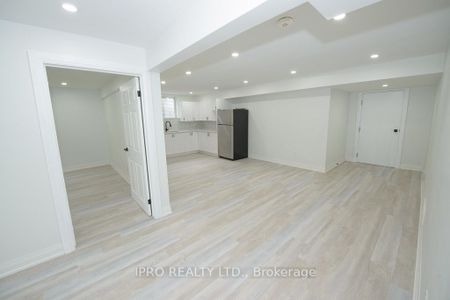 Property For Lease | X7333928 - Photo 2