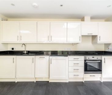 A fabulous ground floor self contained studio property with courtya... - Photo 5