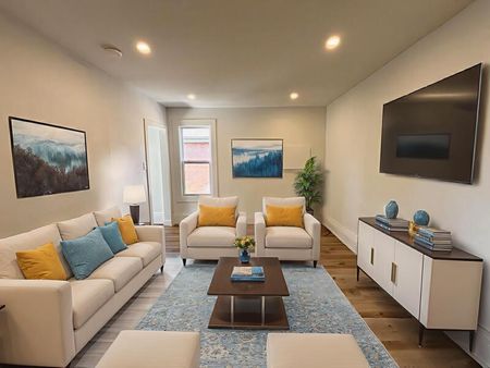 $1,999 / 4 br / 1 ba / 26 Cayuga st unit B - Photo 4