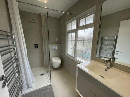 4 bedroom semi-detached house to rent - Photo 4