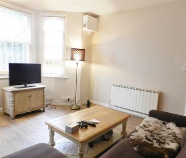 Lurline Gardens, London, SW11 - Photo 2