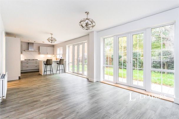 4 bedroom house to rent Thompson Way, Handcross, RH17 - Photo 1