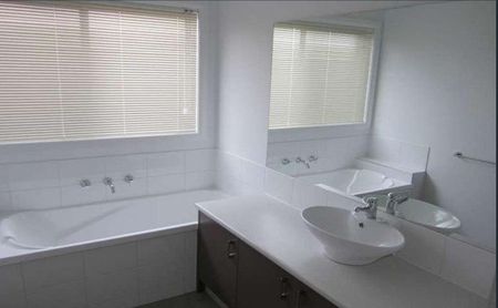 45 Mac Knight Wynd, Doreen VIC 3754 - Photo 2