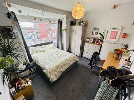 1 bedroom in a house share to rent - Photo 4