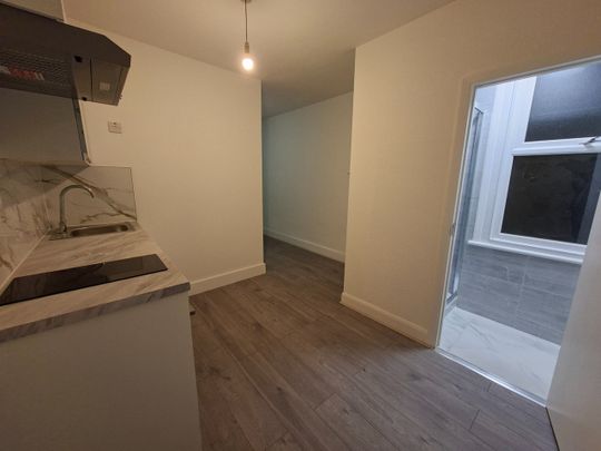 Studio Flat, Hampden Road, N8 - Photo 1