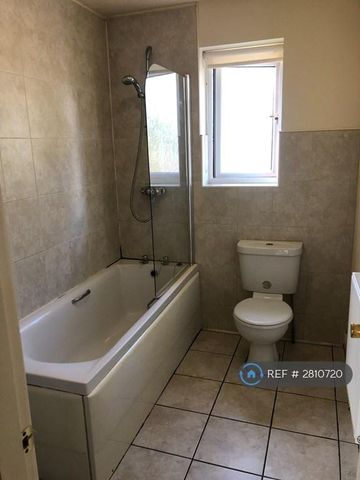 2 bedroom semi-detached house to rent - Photo 5