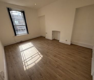 11A College Street, Ammanford, SA18 - Photo 2