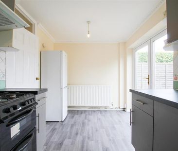 3 bedroom terraced house to rent - Photo 6