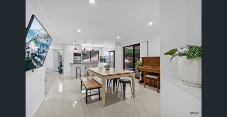 PERFECT DUAL LIVING HOME - 4 BEDROOM HOUSE + SEPARATE GRANNY FLAT - Photo 4