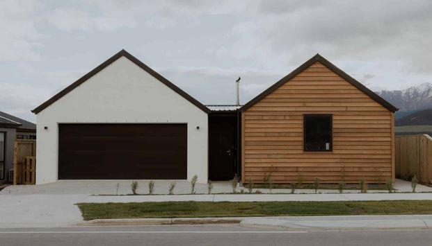 Spacious family home with modern comforts - Photo 1