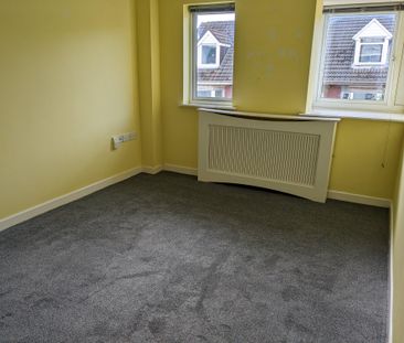 ***Apply online ** 1 Bed over 55’s flat. Adapted walk in shower. Ma... - Photo 3