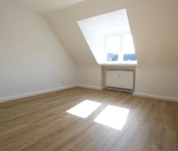 ** Gemütliche Dachgeschosswohnung wird ab März 26 umfangreich moder... - Photo 6