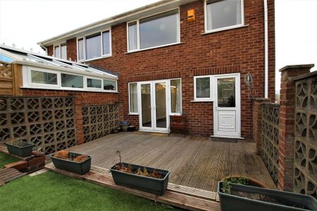 3 bedroom semi-detached house to rent - Photo 3