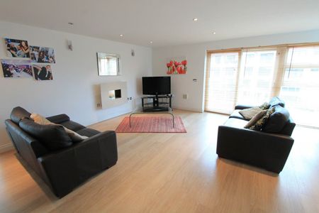 2 bed flat to rent in Boscombe Spa Road, Bournemouth, BH5 - Photo 4