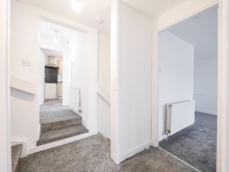3 bedroom apartment to rent - Photo 3