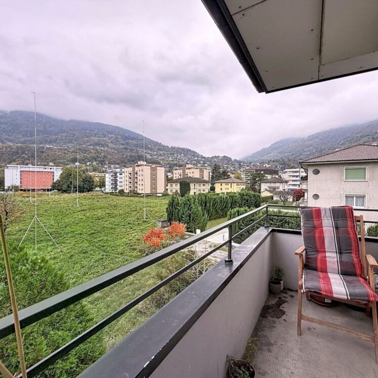 Charmant appartement de 3.5 pièces avec un balcon - Photo 1