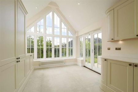 St Pauls Court, Lynstead, ME9 - Photo 2