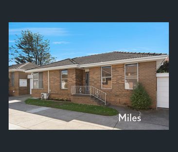 GEM IN THE HEART OF IVANHOE - Photo 2