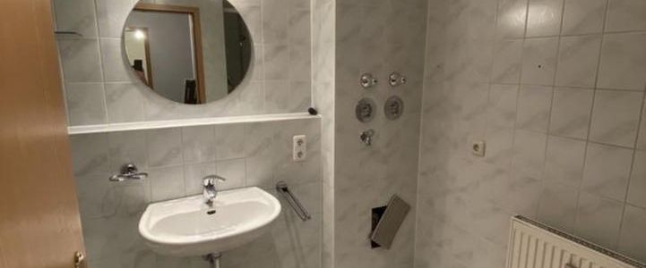 2-Zimmer-DG-Wohnung mit Balkon und EBK in Kochel am See - Photo 1