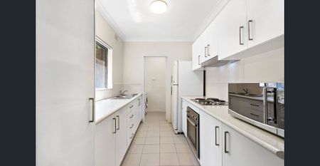 2 BEDROOM GEM IN THE HEART OF PARRAMATTA! GREAT VALUE! - Photo 5