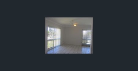 FAMILY LIVING MT LOUISA - Photo 3