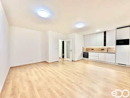 Pronájem atraktivní bytové jednotky 1+kk/B + garážové parkovací stání, 53 m - Photo 2