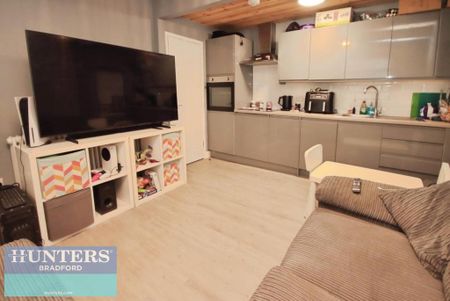 2 bedroom semi-detached house to rent - Photo 4