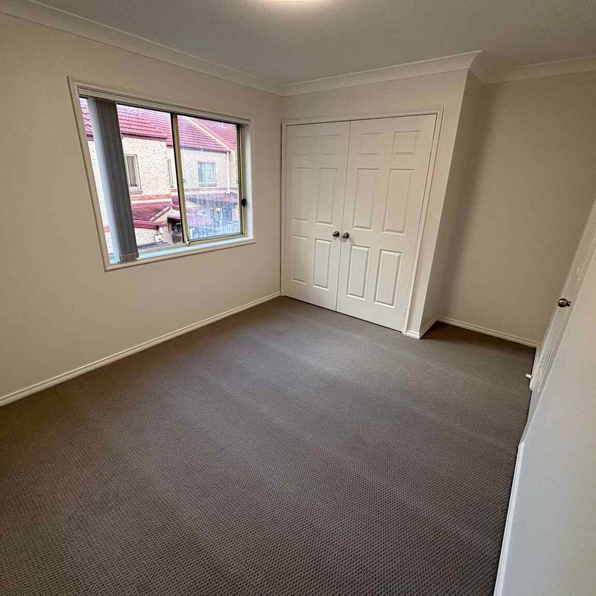 Spacious 2 Story Townhouse - Photo 1