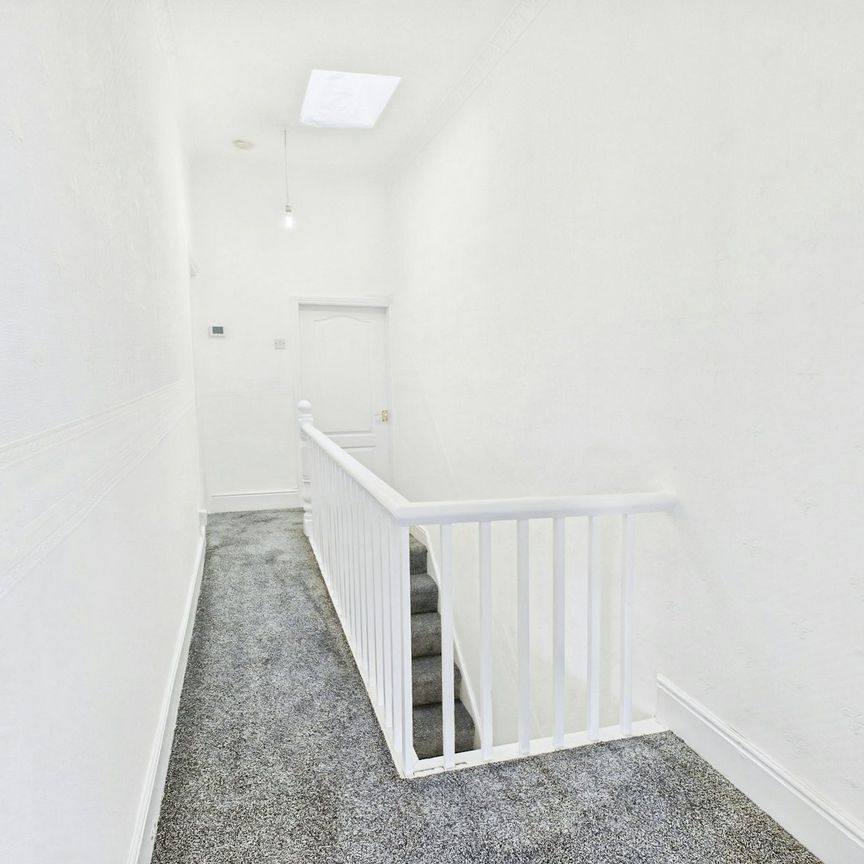 Terraced House to rent on - Photo 1