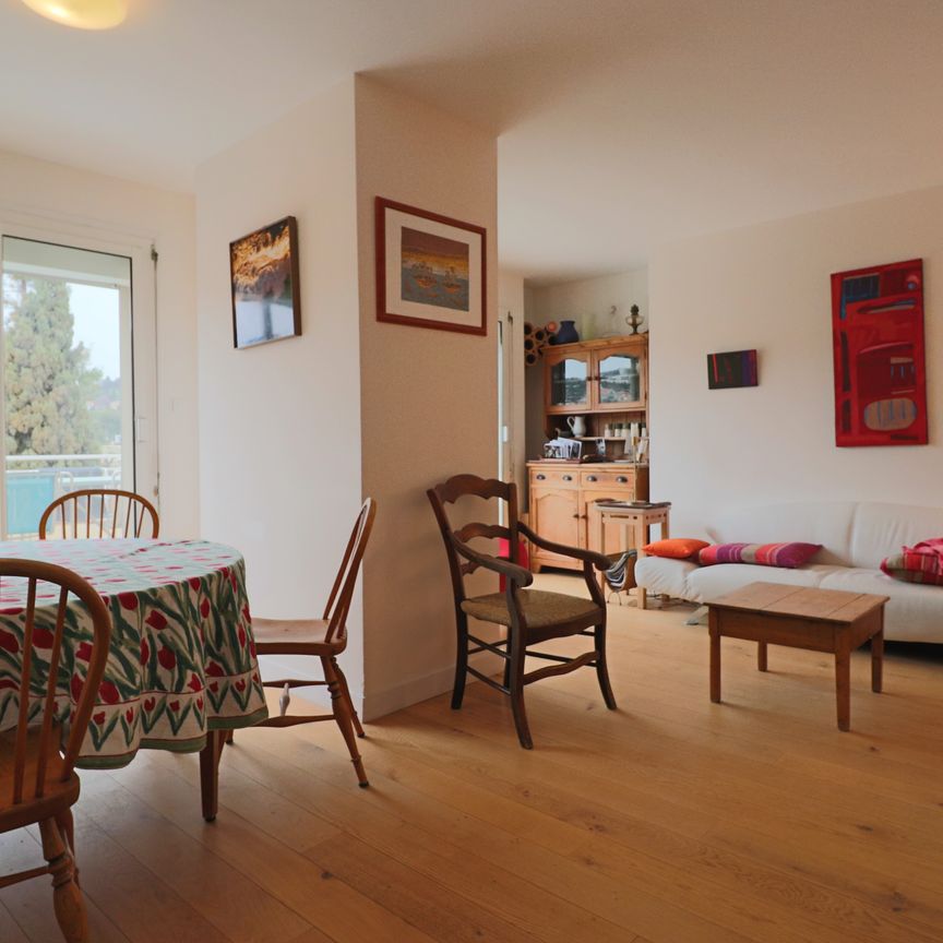 Lumineux et traversant, avec terrasses , en dernier étage - Photo 1