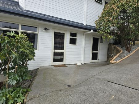 Easy Care Living! - Photo 3