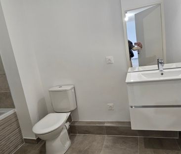 Location Appartement 2 pièces 43m² NIMES 30000 - Photo 6