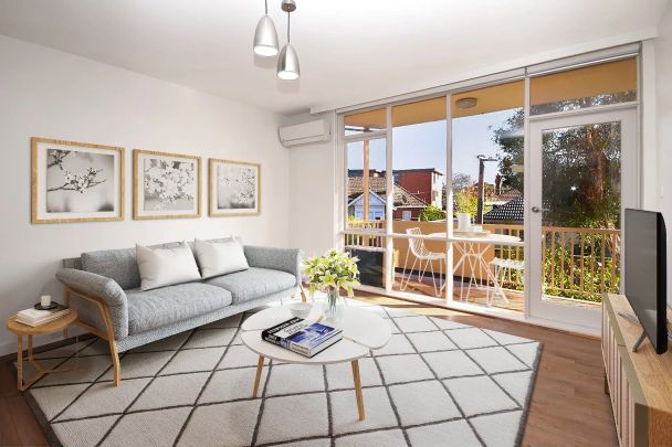 FIRST FLOOR APARTMENT IN DELIGHTFUL TREE-LINED STREET - Photo 1