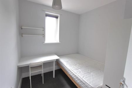 4 bedroom terraced house to rent - Photo 4