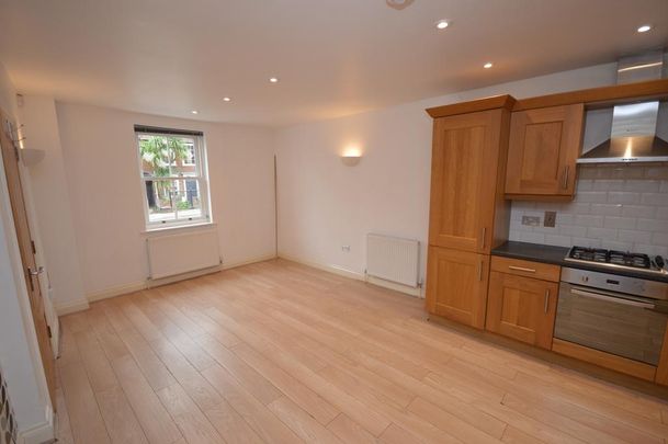 3 bedroom terraced house to rent - Photo 1