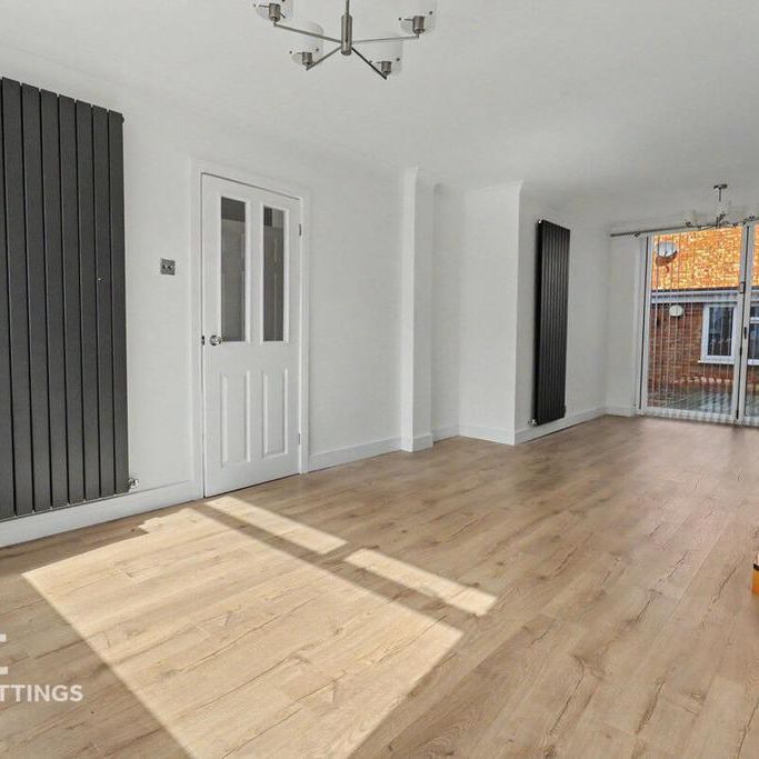 4 bedroom semi-detached house to rent - Photo 1