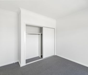 49 Limestone Drive, Berwick VIC 3806 - Townhouse For Rent | Domain - Photo 6