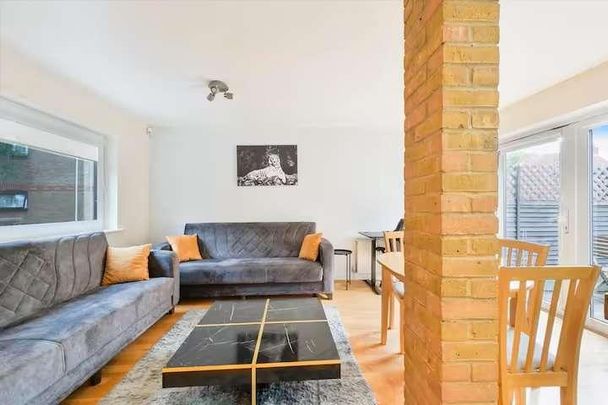 St. Michaels Close, London, E16 - Photo 1