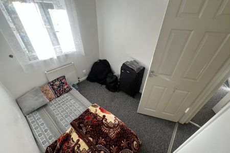 Winnington Close - Photo 5