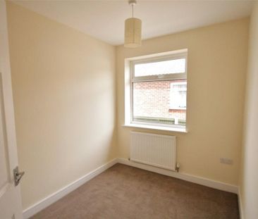 3 bedroom semi-detached bungalow to rent - Photo 5