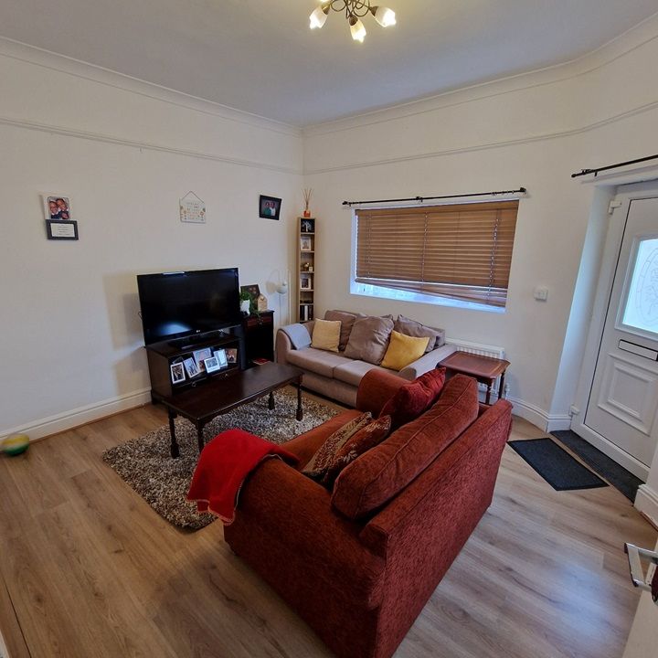 4 Bed End Terrace, Langdon Street, S11 - Photo 1